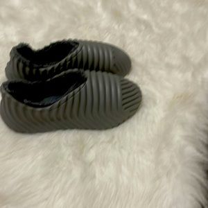 Winter shoe with fur in it